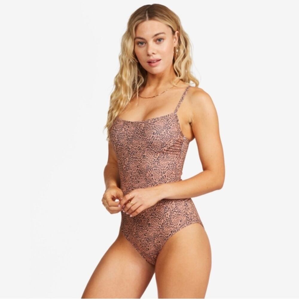 Billabong Hidden shore Leopard Print One-Piece Swimsuit size M NWT